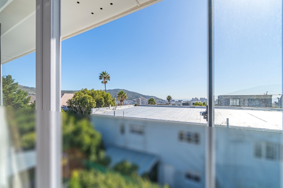 2 Bedroom Property for Sale in Vredehoek Western Cape